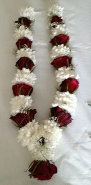 Impressive White And Red Rose Garland